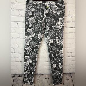 Aeropostale Grey Black Floral Lola‎ Jegging Skinny Jean size 2R Stretch Low Rise